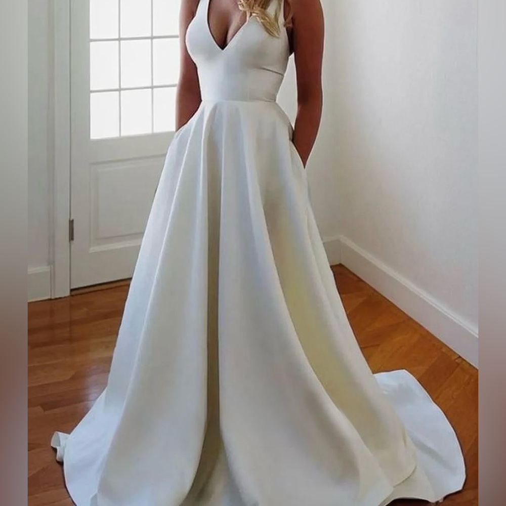 Elegant White Sleeveless Gown